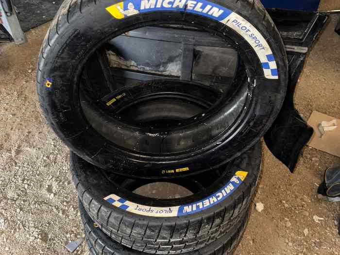 Pneus Michelin neuf 17p