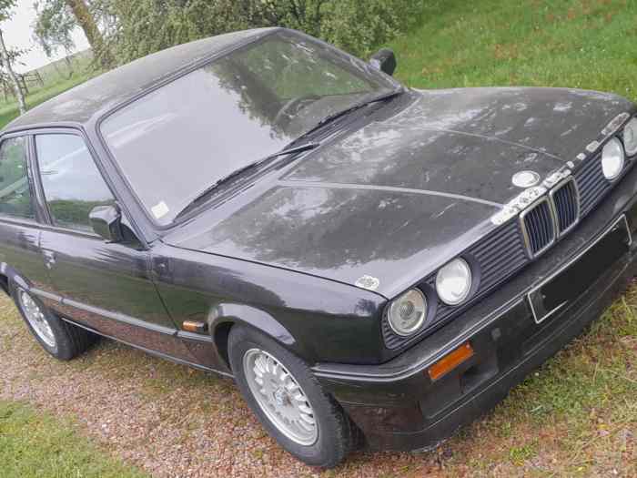 BMW 318 is e30
