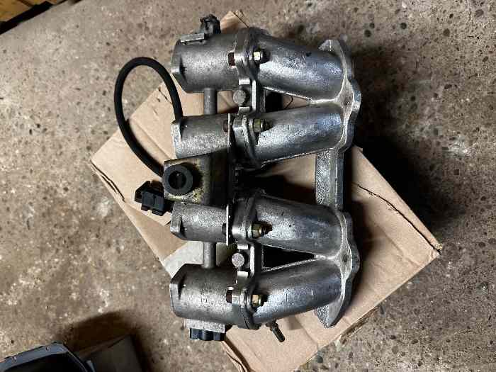 Rampe 4 papillons Peugeot 106 / Saxo – TU 8 soupapes rallye / circuit 1