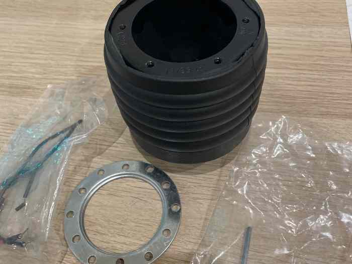 Volant tulipé OMP + Moyeu OMP pour saxo vts 0