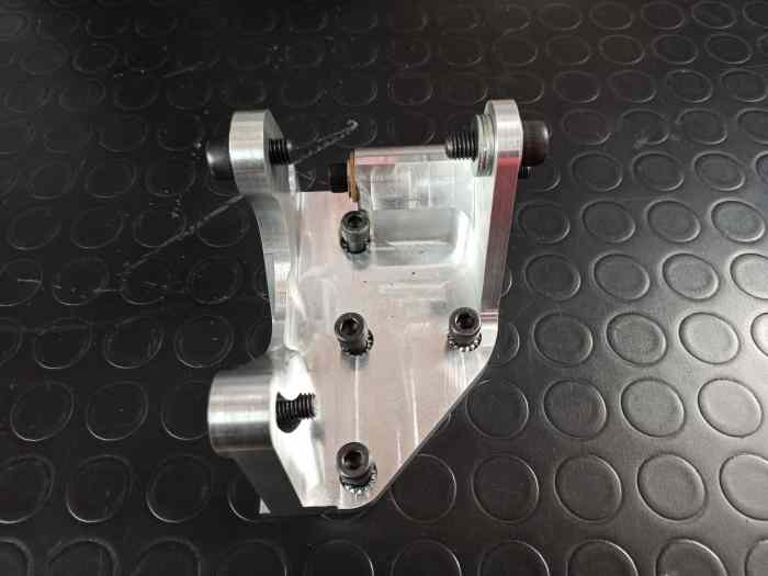 Support pompe direction assistée r11 Turbo 5