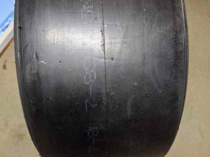 Pneumatiques AVON A15 4