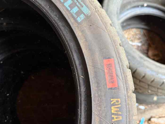 4 pneus pluie Pirelli - RWA - 18 pouces (235/40/18) 2