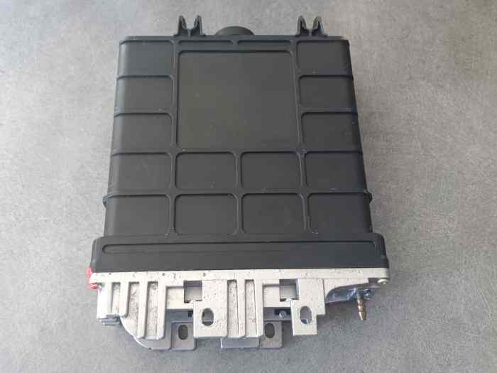 Boitier électronique moteur golf 3 GTI...