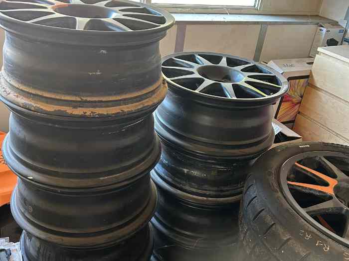 VENDS JANTE CLIO RALLY5 ASPHALTE
