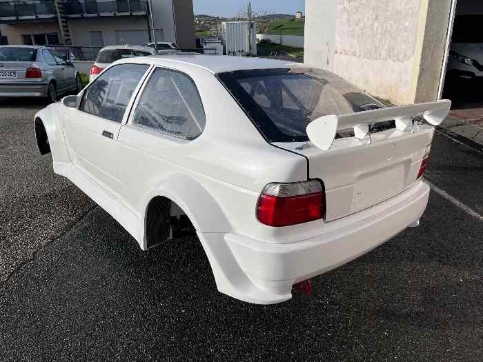 Vds caisse BMW 318 COMPACT XXL
