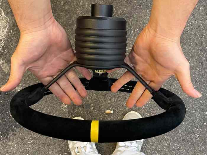Volant tulipé OMP + Moyeu OMP pour saxo vts 4