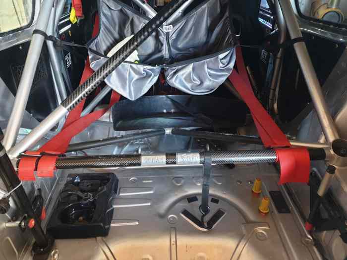 A vendre clio R3 max accidentée. 4