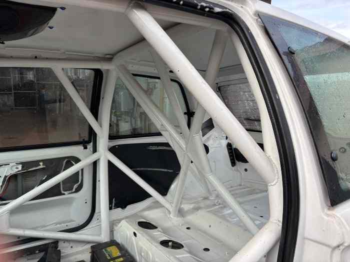 Peugeot 106 caisse et carosserie avec arceau sparco multipoint 3
