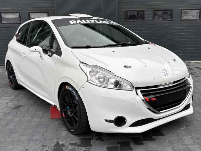 PEUGEOT 208 R2 Tarmac + Gravel
