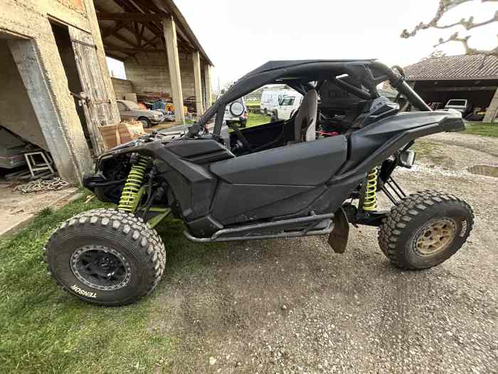 CAN AM X3 + Lot de pieces 1