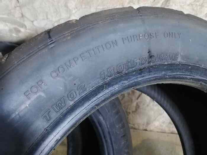 2 pneus pluies kumho TW02 15p a finir 3