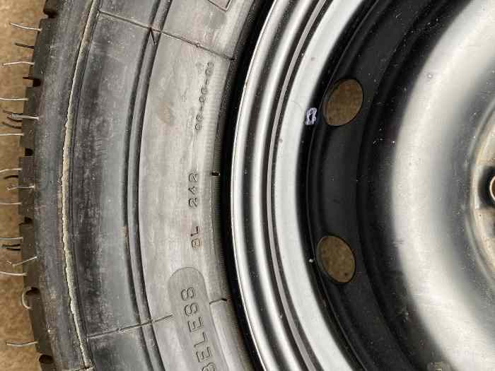 Vend ou échange 2 PB20 Michelin 16/53r13 neuf 2