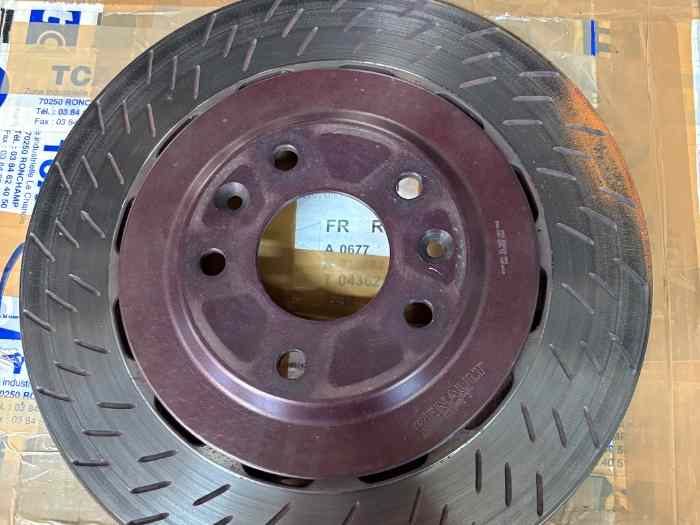 2 disques de frein Clio R3t 1