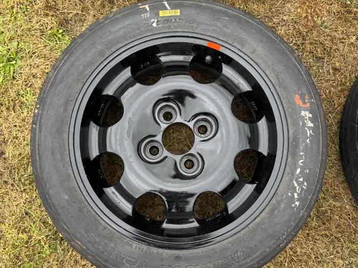 4 pneus Hankook T72 en très bon état sur jantes 1900 GTI 2