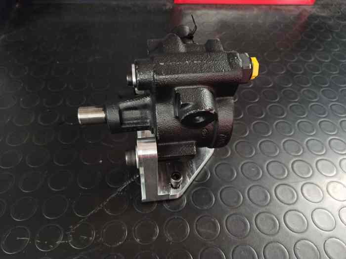 Support pompe direction assistée r11 Turbo 4
