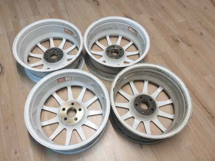 A vendre pour clio R3 4 jantes speedline 7 x 17 Et 41 1