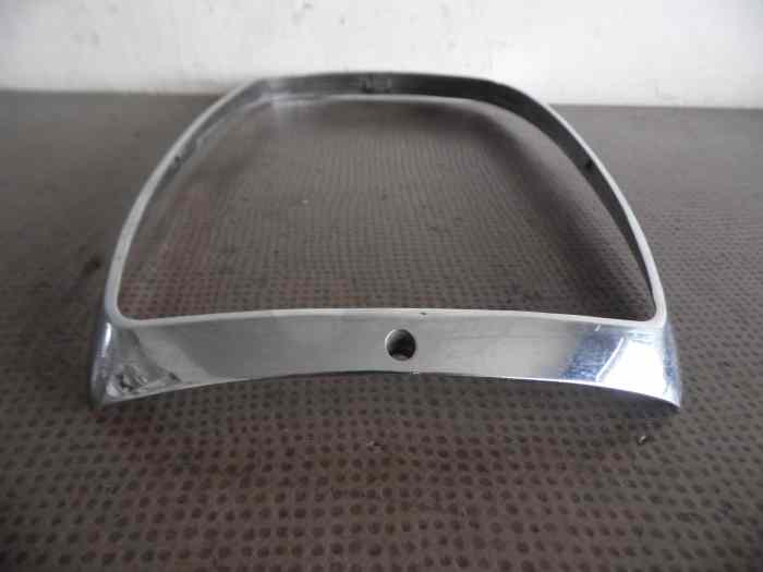 ENJOLIVEUR DE PHARE 1305542052 / A1158260089 MERCEDES W114 / W115 1
