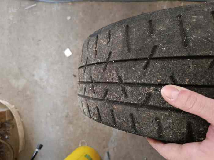 Pneu hankook 17/45/205 1