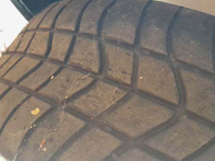 Pneu Compétition PIRELLI 2