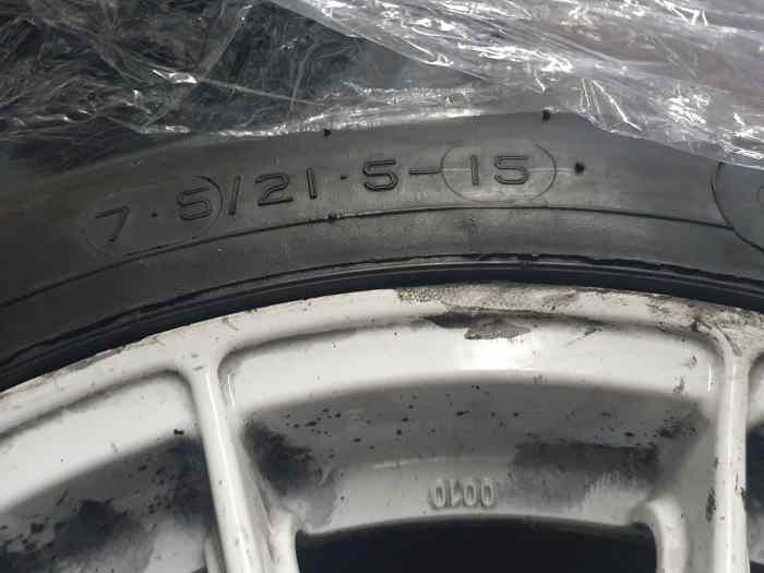 Pneu avon A11 en 15 pouces 1