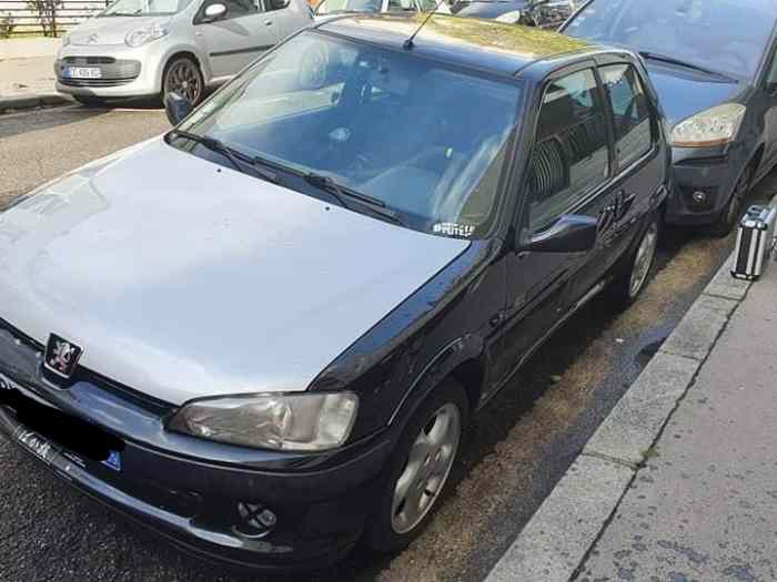 Capot noir Peugeot 106