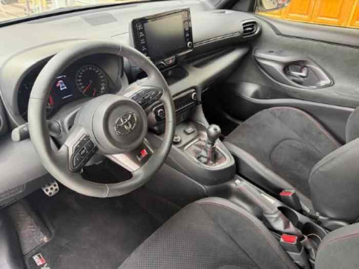 TOYOTA YARIS 1.6 GR ANNÉE 2023 1