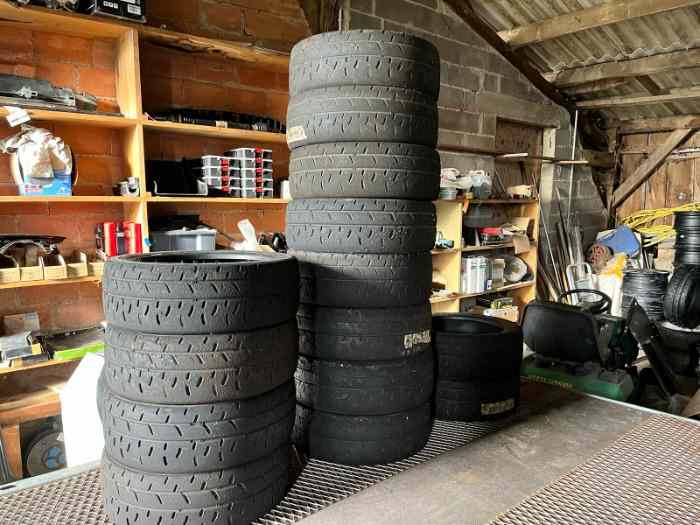 VEND PNEUS MRF en 205-45 R17
