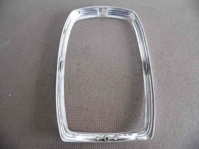 ENJOLIVEUR DE PHARE 1305542052 / A1158260089 MERCEDES W114 / W115 5