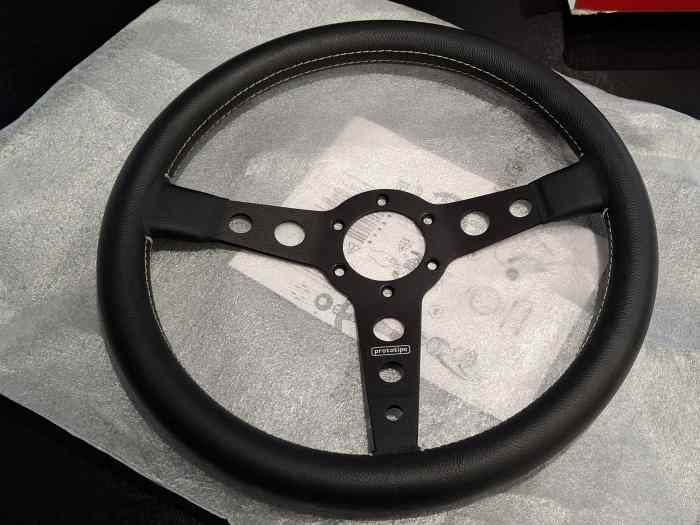 Volant momo prototipo 3 branches cuir ...