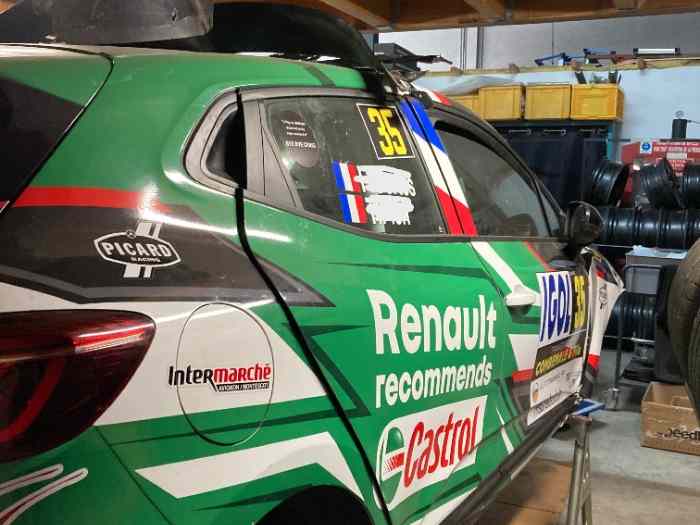 Caisse Clio Rally 4 accidentée