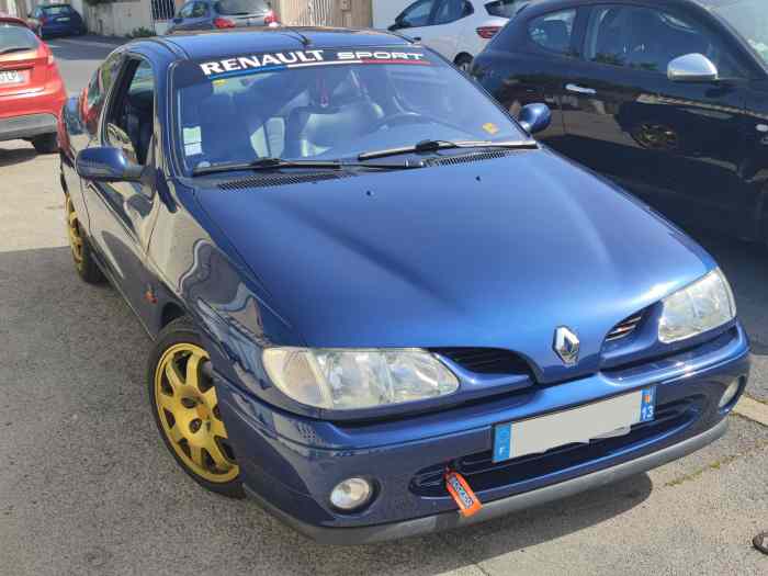 Très belle Mégane 1 coupé 2.0l 16v moteur F7R 150cv 116000kms 4