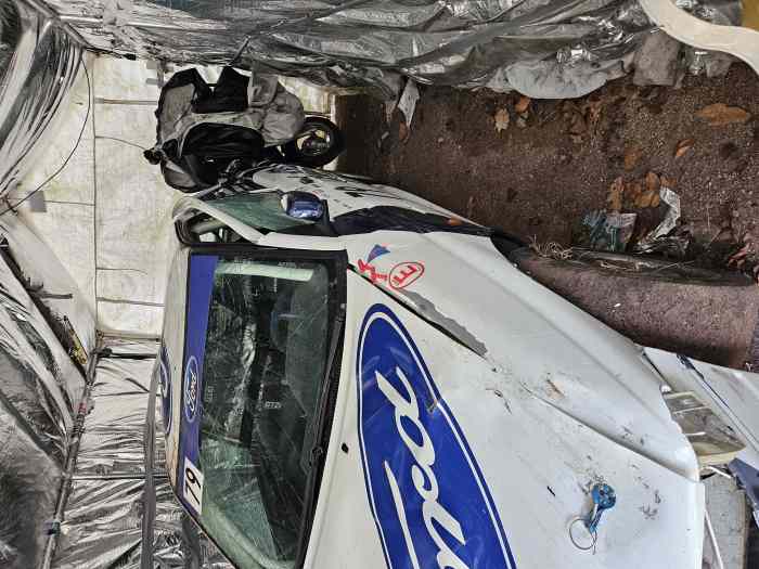 Vend voiture de rallye accidenté 5