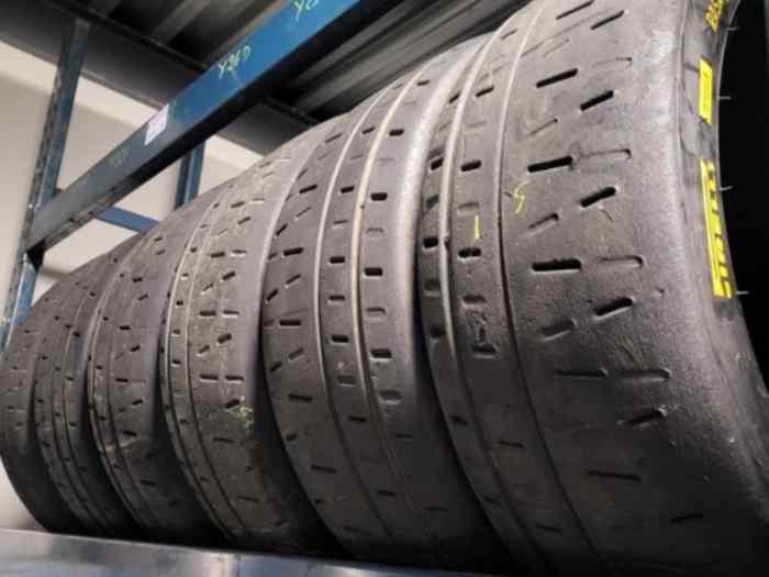 Pneu PIRELLI 18 pouces
