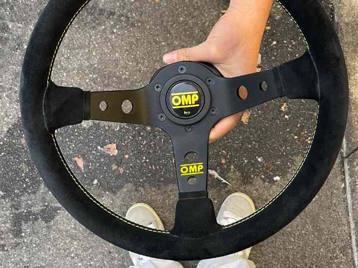 Volant tulipé OMP + Moyeu OMP pour saxo vts 2