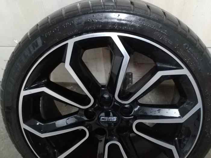 Vend 4 roues complètes jantes Cms 5tro...