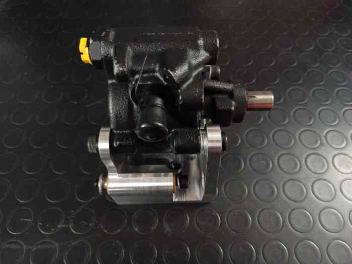 Support pompe direction assistée r11 Turbo 3