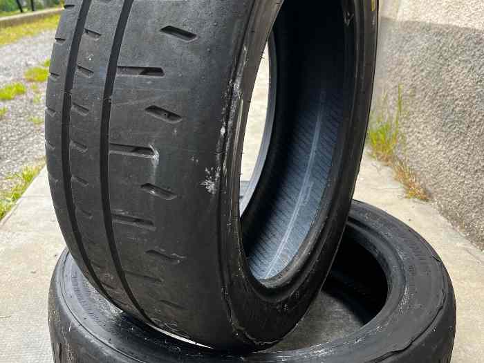 Pneus T33 neufs 17p