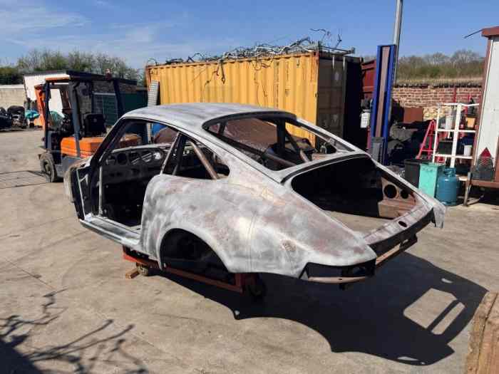 Caisse restaurée et renforcée PORSCHE 911 2.2 1971 1