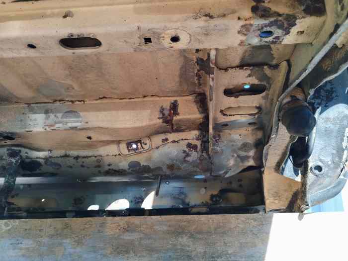 Caisse 205 GTI 1.6 phase 2 4