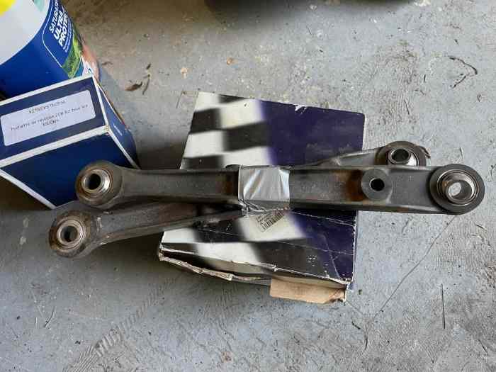 LOT TRIANGLES 208 R2