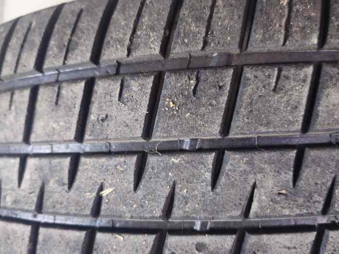 Vds 2 pneus MW1 16p Michelin 1