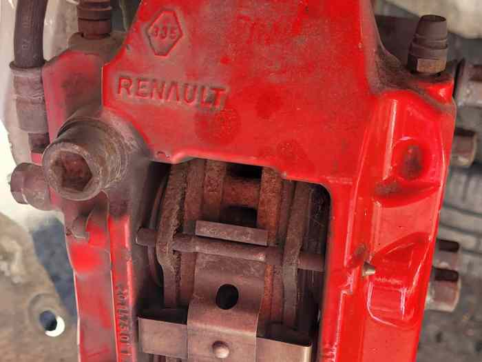 ETRIERS BREMBO + DISQUES.MEGANE 2 RS