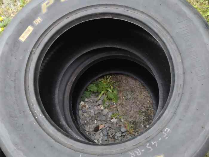 Slick Pirelli 1