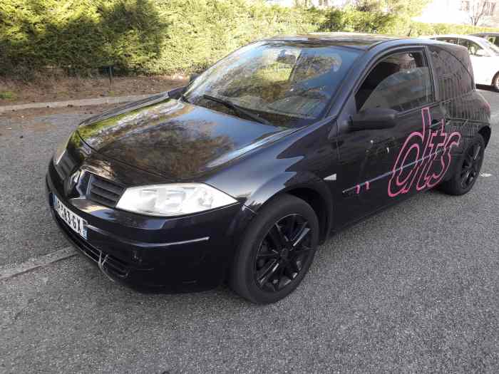 VÉHICULE POUR STOCK-CAR 1