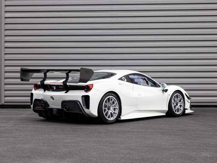 Ferrari 488 Challenge Evo 1