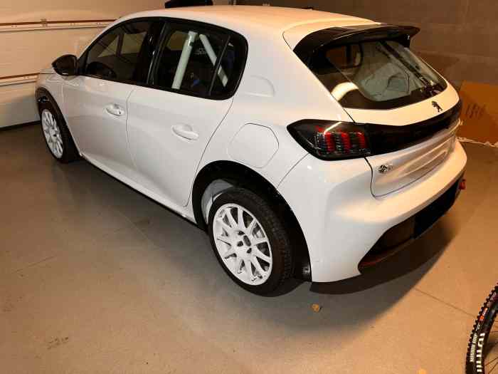 LCS loue 208 Rally 4 2