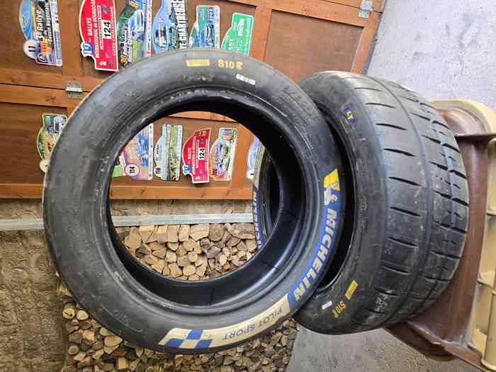 Vends pneus Michenlin en 19 60 16 0