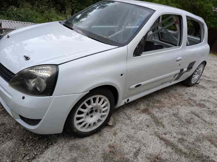 Clio RS f2000 0
