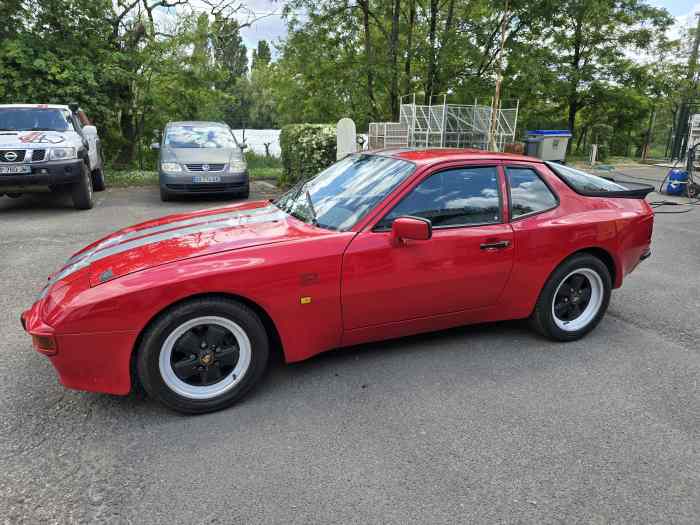 Porsche 944S